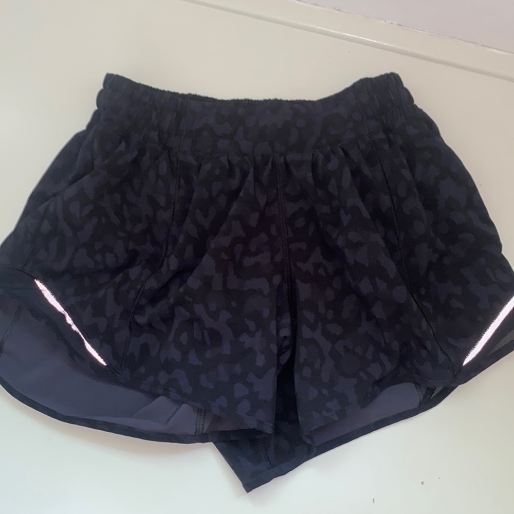 Lululemon size 4 camo shorts